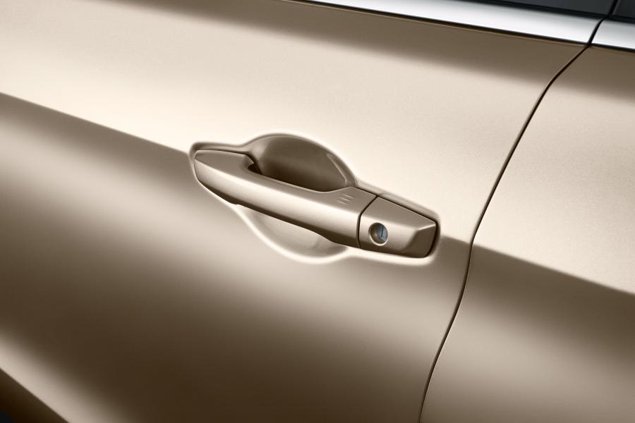 Детали экстерьера Honda UR-V 2017 года  (фото 14 из 21)